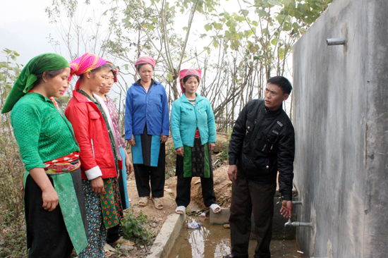 Người dân xã Kim Linh (Vị Xuyên) được Nhà nước hỗ trợ xây dựng bể chứa nước sinh hoạt