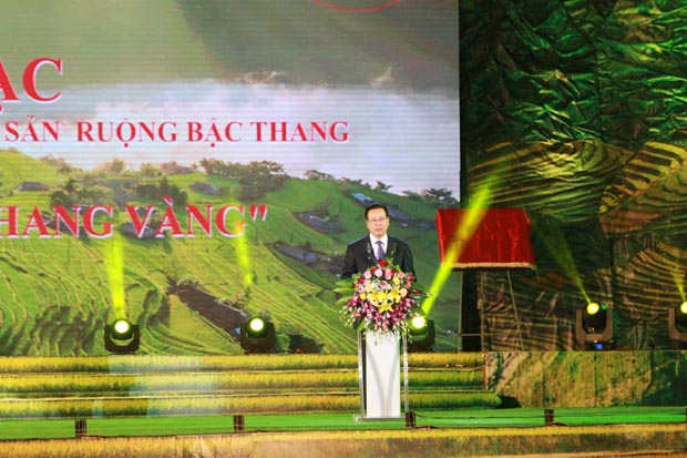 Chủ tịch UBND tỉnh Nguyễn Văn Sơn phát biểu khai mạc chương trình.