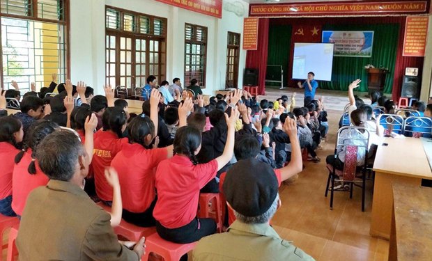 Huyện đoàn tổ chức thi tìm hiểu về pháp luật cho đoàn viên, thanh niên thị trấn Đồng Văn.