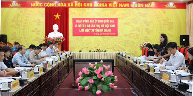 Đồng chí Hoàng Thị Hạnh, Thứ trưởng, Phó Chủ nhiệm Ủy ban Dân tộc phát biểu kết luận tại buổi làm việc