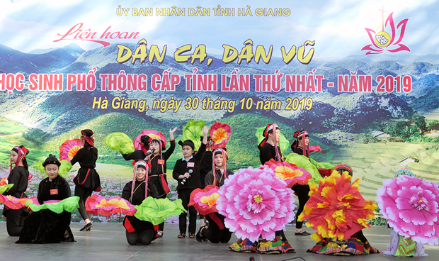Một số tiết mục dân ca, dân vũ tại liên hoan.