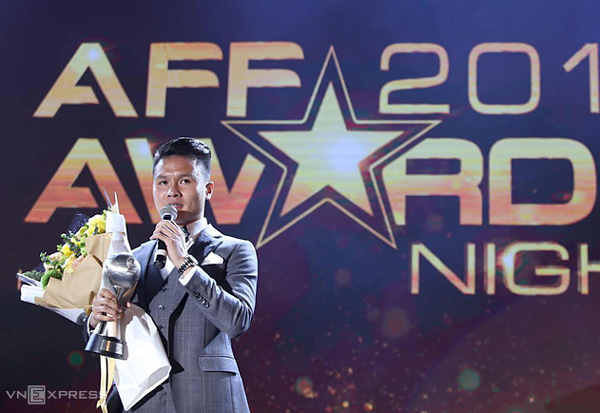 Quang Hải giành giải nam cầu thủ xuất sắc tại AFF Awards.