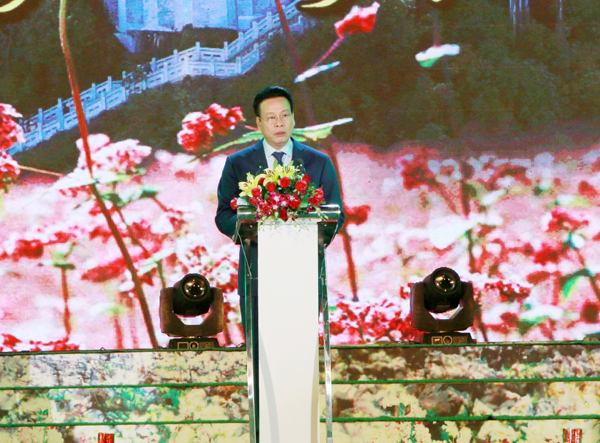 Chủ tịch UBND tỉnh Nguyễn Văn Sơn phát biểu khai mạc Lễ hội