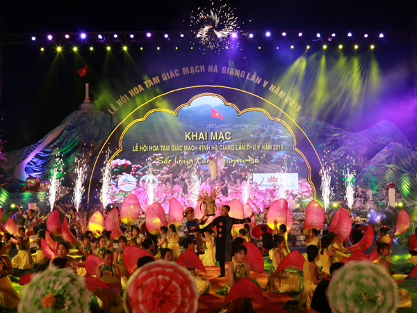 Chương trình nghệ thuật với chủ đề “Sắc hồng Cao nguyên đá” để lại ấn tượng sâu sắc trong lòng du khách