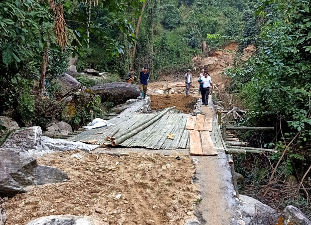 Cầu Nà Lạn đi thôn Thọ - công trình chào mừng Đại hội Đảng các cấp đang được thi công.