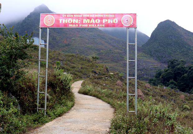 Đường giao thông liên thôn Mào Phố được bê tông hóa.