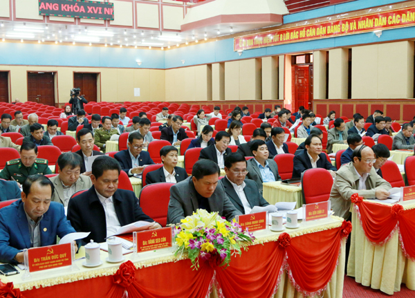 Các đồng chí Ủy viên BTV, BCH Đảng bộ tỉnh dự hội nghị.