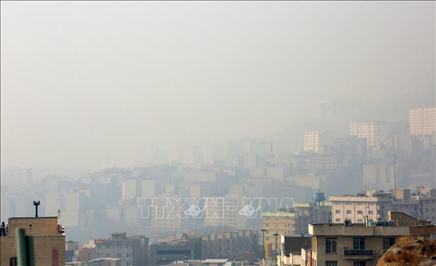 Khói bụi ô nhiễm bao phủ thủ đô Tehran, Iran ngày 15/12/2019.