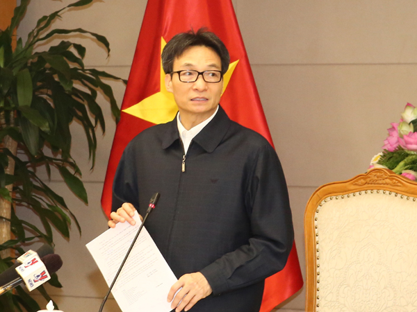 Phó Thủ tướng Vũ Đức Đam phát biểu tại cuộc họp.
