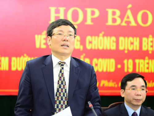 Phó Chủ tịch Thường trực UBND tỉnh Vĩnh Phúc Lê Duy Thành phát biểu tại buổi họp báo.