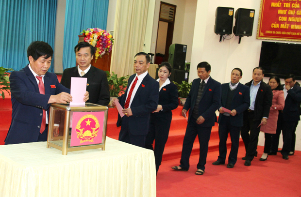 HĐND huyện Xín Mần tiến hành bỏ phiếu bầu chức danh Chủ tịch UBND huyện, nhiệm kỳ 2016 – 2021.