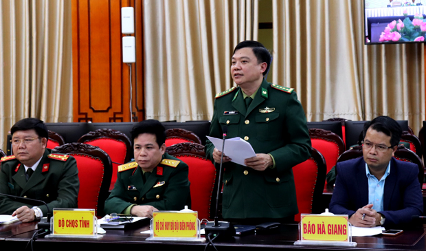 Lãnh đạo Bộ Chỉ huy BĐBP tỉnh báo cáo công tác phòng, chống dịch của lực lượng Biên phòng.