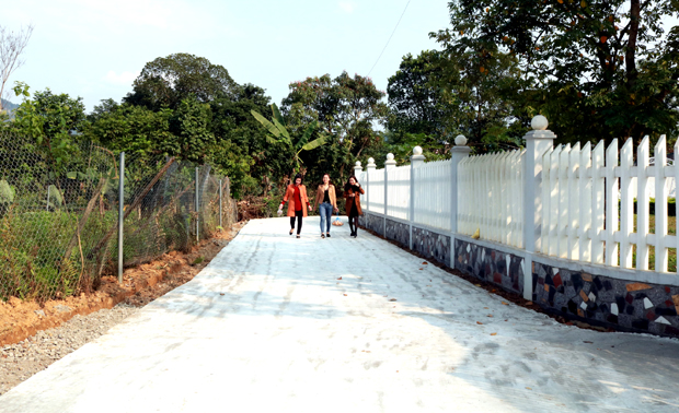 Tuyến đường bê tông chào mừng Đại hội Đảng bộ phường.   