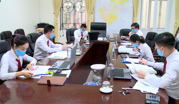 Lãnh đạo Agribank Hà Giang và các phòng chức năng dự hội nghị trực tuyến tại điểm cầu Hội sở