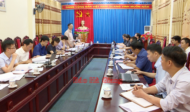 Đồng chí Thào Hồng Sơn, Phó Bí thư Thường trực Tỉnh ủy, Chủ tịch HĐND tỉnh kết luận buổi làm việc với lãnh đạo huyện Bắc Mê.