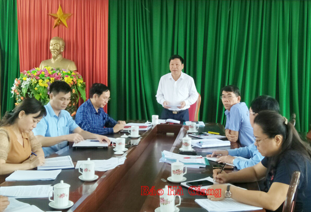  Phó Chủ tịch HĐND tỉnh Hoàng Văn Vịnh phát biểu tại buổi làm việc với UBND huyện Vị Xuyên.