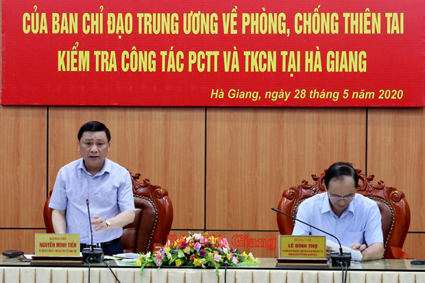 Phó Chủ tịch Thường trực UBND tỉnh Nguyễn Minh Tiến đóng góp ý kiến, kiến nghị với Đoàn công tác.