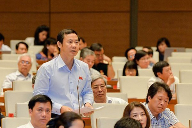 Đại biểu Nguyễn Thái Học nhấn mạnh, nửa năm qua cả thế giới tập trung chống dịch Covid-19 và người dân cả nước ta cũng trải qua ngần ấy thời gian chung sức đồng lòng phòng, chống “giặc Covid-19”.