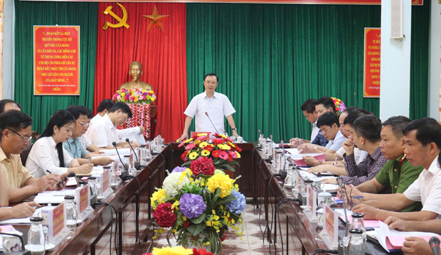 Phó Bí thư Thường trực Tỉnh ủy, Chủ tịch HĐND tỉnh Thào Hồng Sơn phát biểu kết luận tại buổi làm việc.