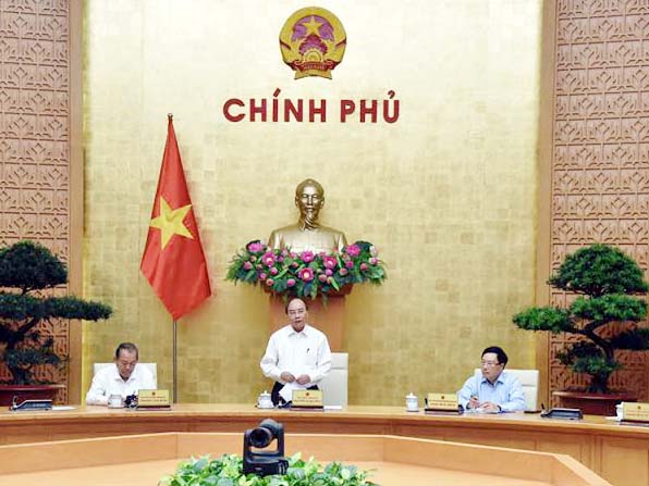 Thủ tướng Nguyễn Xuân Phúc phát biểu tại cuộc họp.