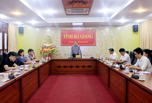 Phó Chủ tịch UBND tỉnh Trần Đức Quý phát biểu tại hội nghị