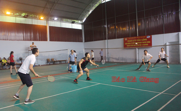 Một pha đấu đẹp mắt tại buổi giao hữu thể thao.