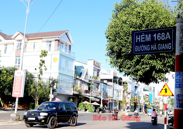 Đường Hà Giang có vị trí đắc địa (nằm giữa phường 1 và phường Lộc Sơn, TP Bảo Lộc, tỉnh Lâm Đồng) vừa được đầu tư nâng cấp mở rộng hơn 30 m.  Ảnh: Khánh Phúc (Báo Lâm Đồng)