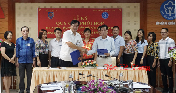 Lãnh đạo BHXH tỉnh và Sở Tư pháp ký kết Quy chế phối hợp.