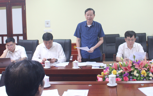  Giám đốc Sở Y tế Lương Viết Thuần báo cáo phương án đảm bảo sức khỏe cho đại biểu tham dự đại hội.
