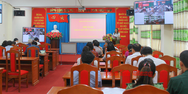 Đồng chí Đặng Ái Xoan, Phó Trưởng ban Tuyên giáo Tỉnh ủy phát biểu định hướng công tác tuyên truyền trong thời gian tới
