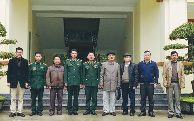 Đoàn công tác của Hội Khuyến học tỉnh đến thăm và làm việc với Đồn Biên phòng Sơn Vĩ.