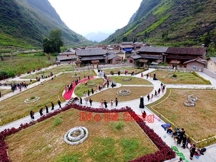 Làng Văn hóa du lịch cộng đồng dân tộc Mông thôn Pả Vi Hạ, xã Pả Vi (Mèo Vạc).  										Ảnh: KIM TIẾN