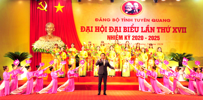 Văn nghệ chào mừng đại hội. Ảnh: Thanh Phúc