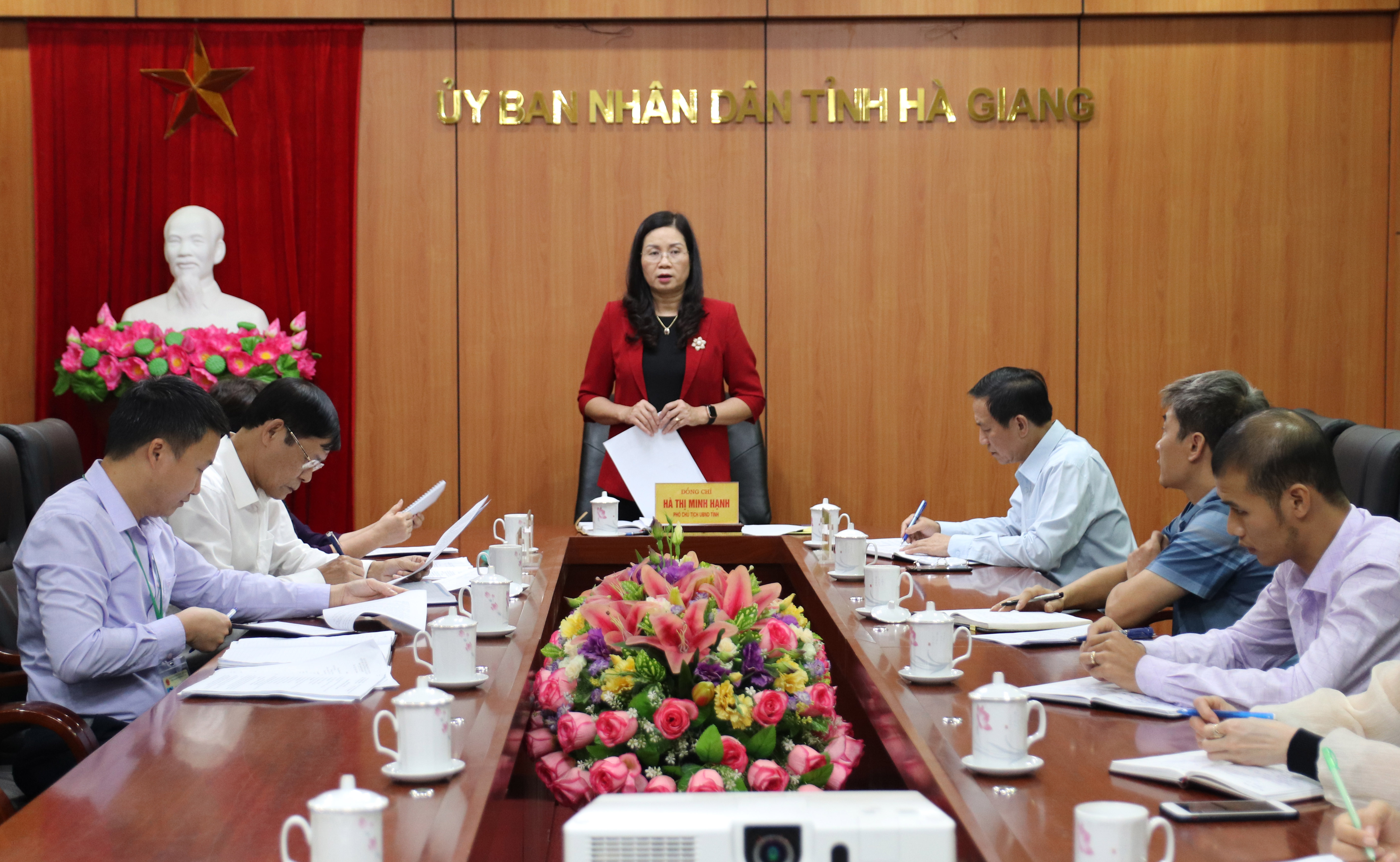 Phó Chủ tịch UBND tỉnh Hà Thị Minh Hạnh kết luận hội nghị