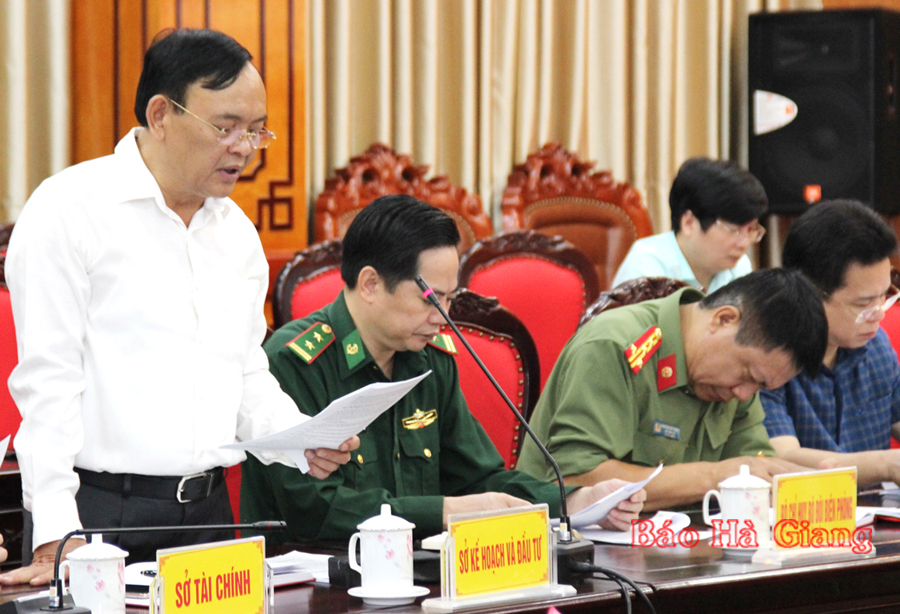 Lãnh đạo Sở KH&ĐT báo cáo nhiệm vụ trong tâm thực hiện Nghị quyết số 17-NQ/TU của Tỉnh ủy.