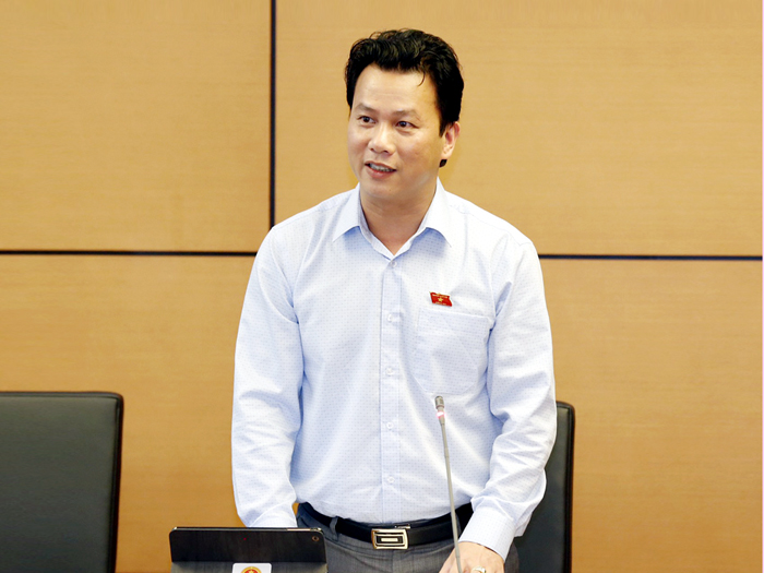 Bí thư Tỉnh ủy Đặng Quốc Khánh chủ trì thảo luận tại Tổ 6.