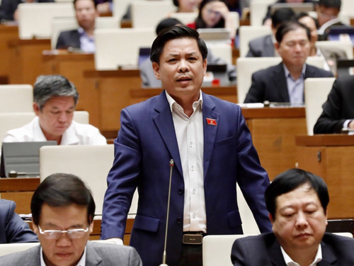 Bộ trưởng Bộ GTVT Nguyễn Văn Thể phát biểu tại phiên thảo luận.