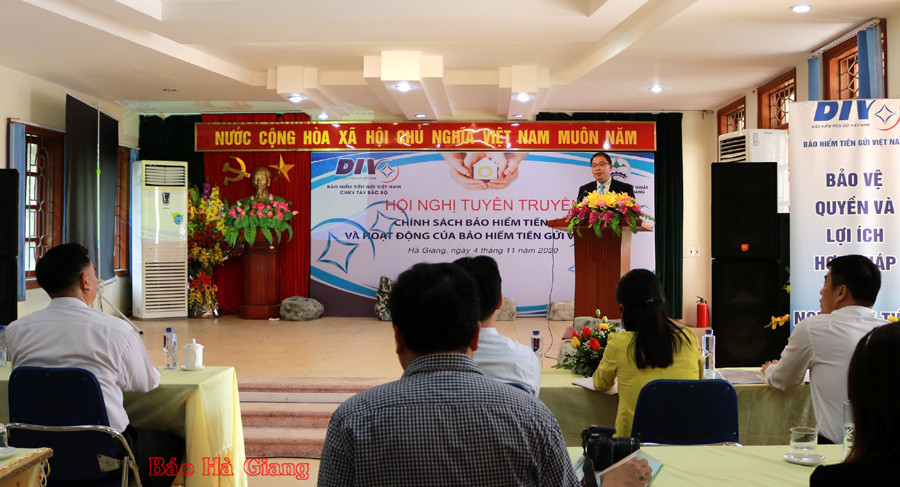 Giám đốc Bảo hiểm tiền gửi Việt Nam chi nhánh khu vực Tây Bắc Bộ phát biểu tại hội nghị