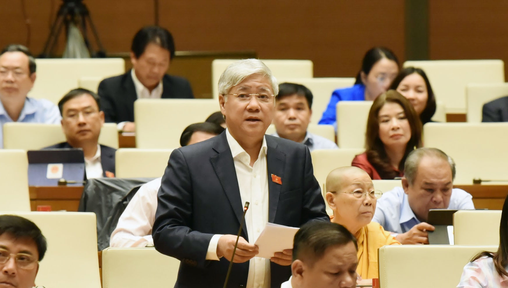 Bộ trưởng, Chủ nhiệm Ủy ban Dân tộc Đỗ Văn Chiến phát biểu giải trình trước Quốc hội.