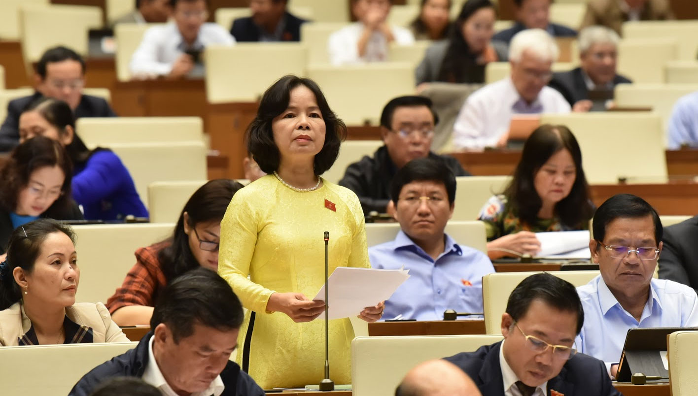 ĐBQH Phạm Thị Thu Trang (Quảng Ngãi) phát biểu tại hội trường