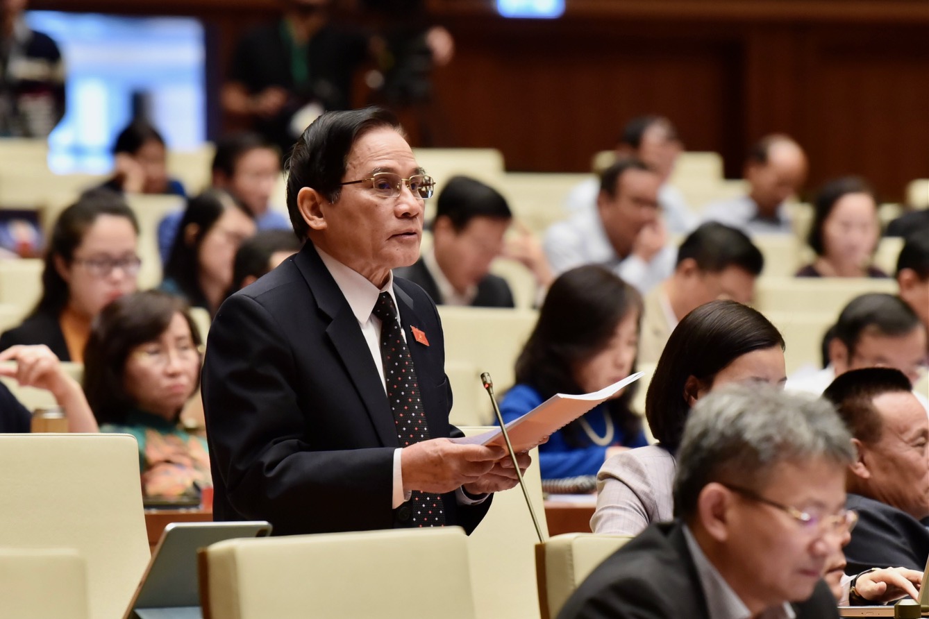 Đại biểu Quách Thế Tản (Hòa Bình) phát biểu. Ảnh: VGP/Nhật Bắc