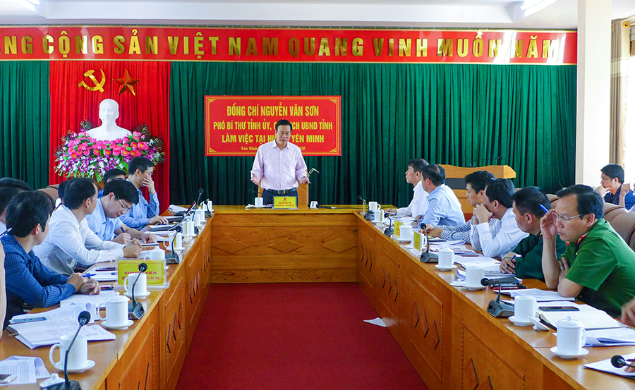 Toàn cảnh buổi làm việc của Phó Bí thư Tỉnh ủy, Chủ tịch UBND tỉnh Nguyễn Văn Sơn với huyện Yên Minh.