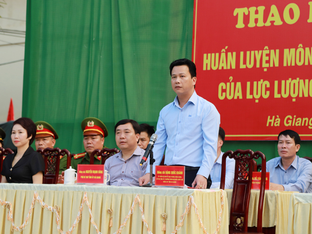 Bí thư Tỉnh ủy Đặng Quốc Khánh biểu dương kết quả huấn luyện.