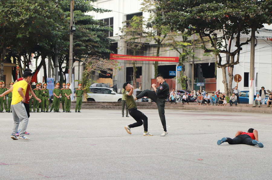 Tình huống 1 đánh 4 trong thực hiện nhiệm vụ.