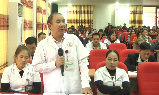 Cử tri Bệnh viện Đa khoa huyện kiến nghị hỗ trợ kinh phí mua sắm các trang thiết bị y tế.