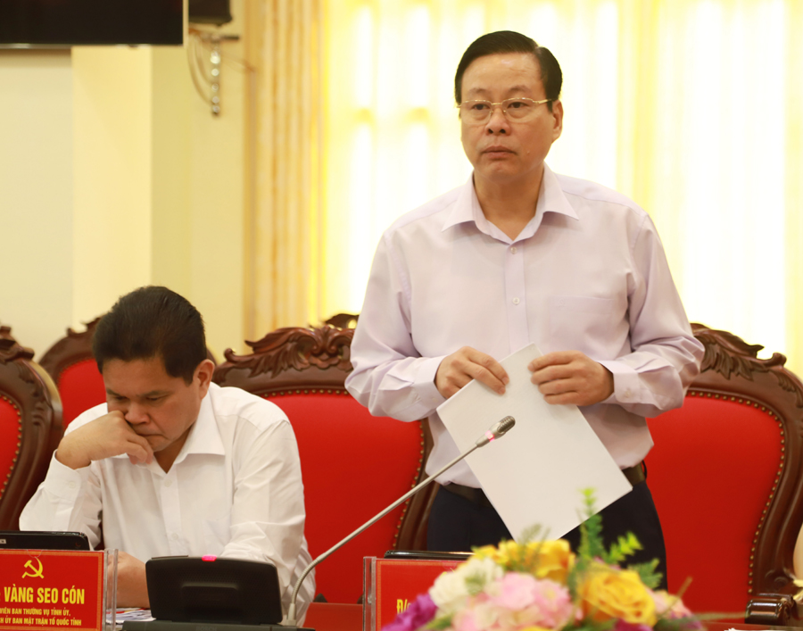 Chủ tịch UBND tỉnh Nguyễn Văn Sơn báo cáo kết quả phát triển KT – XH năm 2020, phương hướng, nhiệm vụ năm 2021.