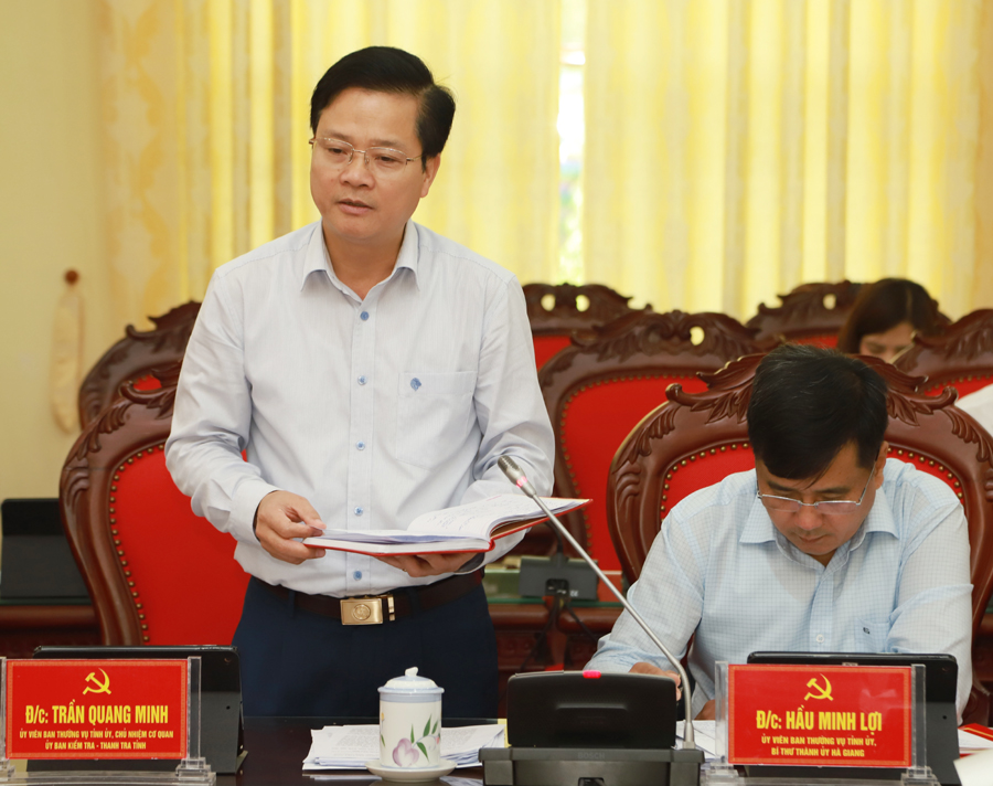 Chủ nhiệm Ủy ban Kiểm tra Tỉnh ủy Trần Quang Minh tham gia ý kiến tại cuộc họp.