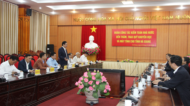 Toàn cảnh buổi làm việc.