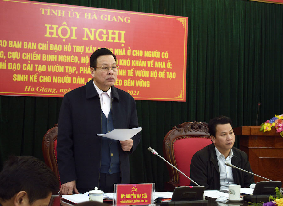 Phó Bí thư Tỉnh ủy, Chủ tịch UBND tỉnh Nguyễn Văn Sơn phát biểu tại hội nghị.