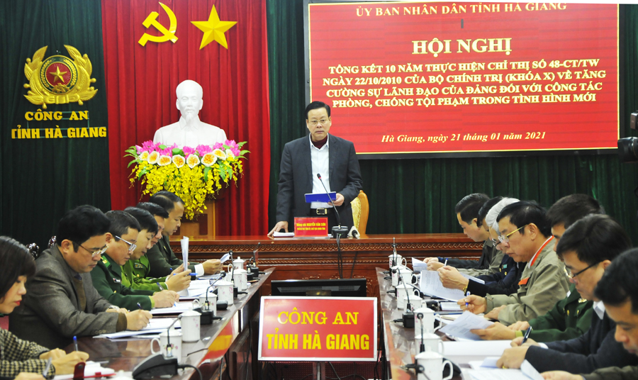 Chủ tịch UBND tỉnh Nguyễn Văn Sơn phát biểu tại hội nghị.